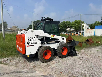 Мини-погрузчик с бортовым поворотом BOBCAT S250