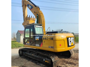 Гусеничный экскаватор CATERPILLAR 323