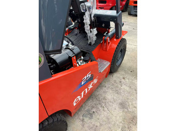 Дизельный погрузчик heli brand new 2.5T diesel forklift famous China brand (Clamp available): фото 2 Дизельный погрузчик heli brand new 2.5T diesel forklift famous China brand (Clamp available): фото 2