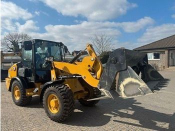 Колёсный погрузчик CATERPILLAR 906