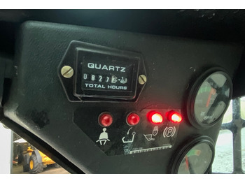 Мини-погрузчик с бортовым поворотом BOBCAT S70: фото 4