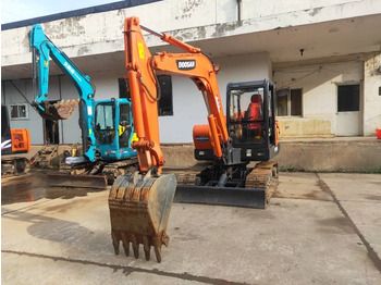 Мини-экскаватор DOOSAN DH55