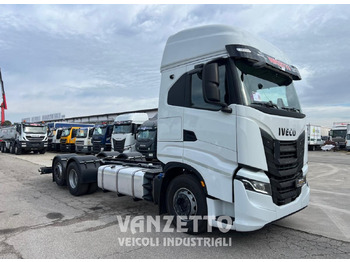 Грузовик-шасси IVECO Stralis