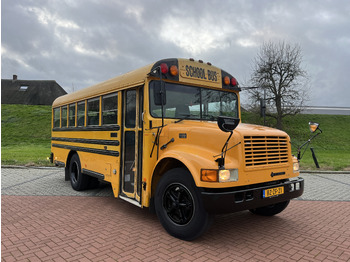 Школьный автобус