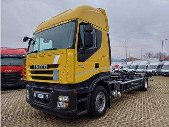 Грузовик-контейнеровоз/ Сменный кузов IVECO Stralis