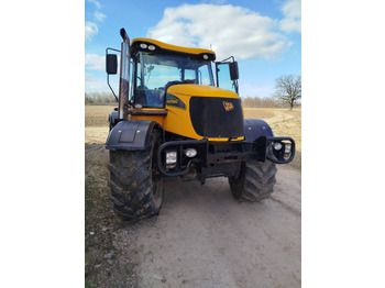 Трактор JCB