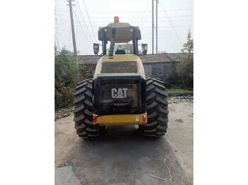 Компактор CATERPILLAR