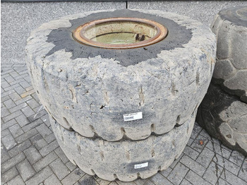 Шины и диски для Строительной техники Terex TL260S-Banden 20.5-R25-Solid wheels / Full Gummi: фото 3 Шины и диски для Строительной техники Terex TL260S-Banden 20.5-R25-Solid wheels / Full Gummi: фото 3