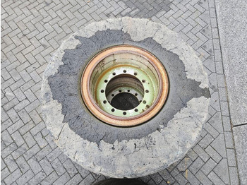 Шины и диски для Строительной техники Terex TL260S-Banden 20.5-R25-Solid wheels / Full Gummi: фото 4 Шины и диски для Строительной техники Terex TL260S-Banden 20.5-R25-Solid wheels / Full Gummi: фото 4