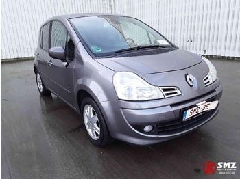 Легковой автомобиль RENAULT