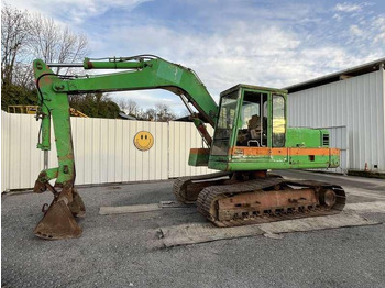 Гусеничный экскаватор