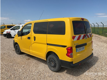 Микроавтобус NISSAN