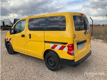 Микроавтобус NISSAN