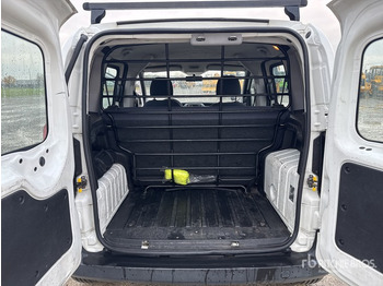 Грузовик с закрытым кузовом 2011 Peugeot Bipper Van Truck: фото 4