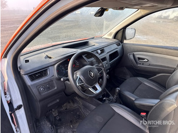 Грузовик с закрытым кузовом 2022 Renault Van Truck: фото 4