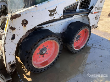 Мини-погрузчик с бортовым поворотом BOBCAT S450
