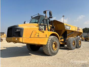 Сочленённый самосвал CATERPILLAR 740B