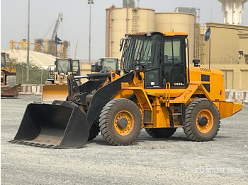 Колёсный погрузчик JCB
