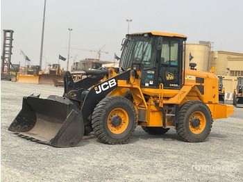 Колёсный погрузчик JCB