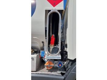 Грузовик-цистерна SCANIA P370: фото 3 Грузовик-цистерна SCANIA P370: фото 3