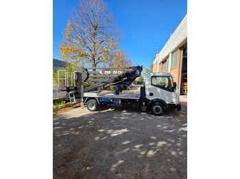 Грузовик с подъемником