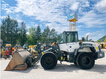Колёсный погрузчик KOMATSU WA250
