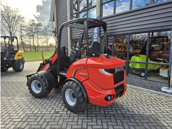 Компактный фронтальный погрузчик MANITOU MLA 3-25H miniloader: фото 3