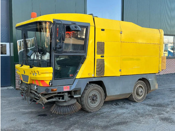 Подметально-уборочная машина RAVO