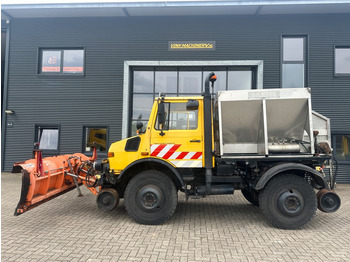 Снегоуборочная машина UNIMOG U1400