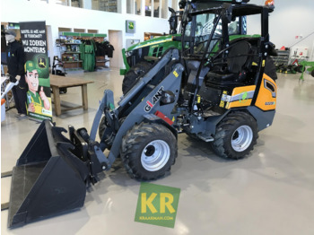 Компактный фронтальный погрузчик GIANT