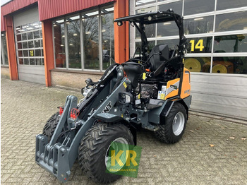 Компактный фронтальный погрузчик GIANT