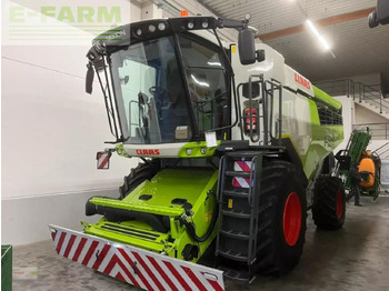 Зерноуборочный комбайн CLAAS Lexion