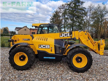 Колёсный погрузчик JCB