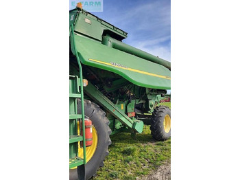 Зерноуборочный комбайн JOHN DEERE