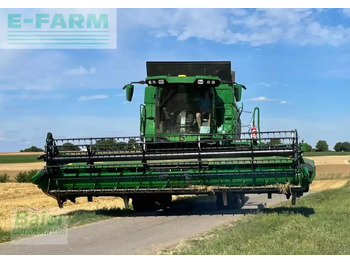 Зерноуборочный комбайн JOHN DEERE