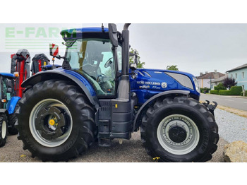 Трактор NEW HOLLAND T7