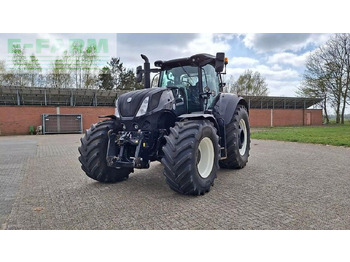 Трактор NEW HOLLAND T7000