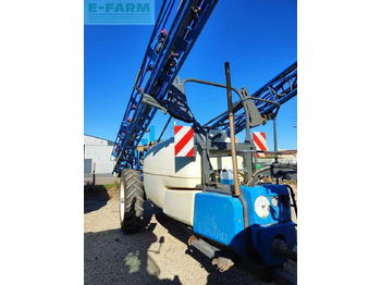 Прицепной опрыскиватель