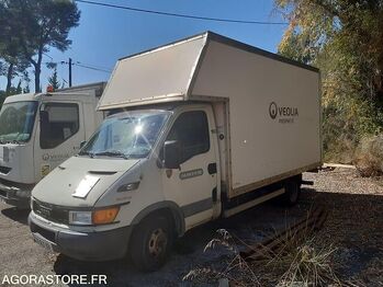 Грузовик с закрытым кузовом IVECO