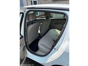 Хэтчбек Renault CLIO: фото 2 Хэтчбек Renault CLIO: фото 2