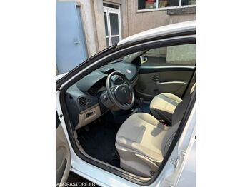 Хэтчбек Renault CLIO: фото 3 Хэтчбек Renault CLIO: фото 3