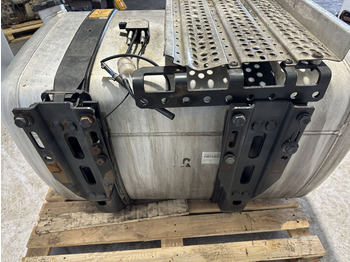 Топливный бак для Грузовиков Mercedes-Benz with brackets and step: фото 4 Топливный бак для Грузовиков Mercedes-Benz with brackets and step: фото 4