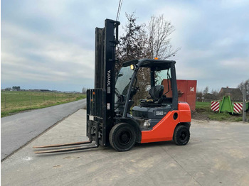 Вилочный погрузчик TOYOTA FDF 25