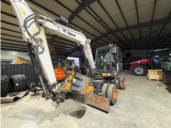 Колёсный экскаватор BOBCAT