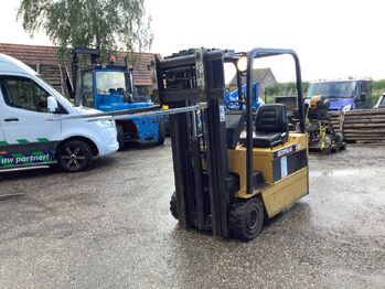 Вилочный погрузчик CATERPILLAR