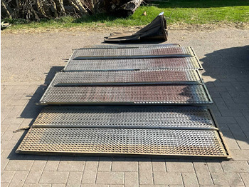 Зерноуборочный комбайн CLAAS Dominator