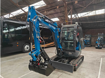 Мини-экскаватор