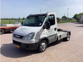 Лёгкий коммерческий автомобиль IVECO Daily 35c18