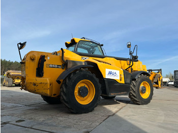 Телескопический погрузчик JCB