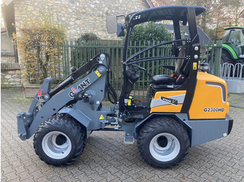 Компактный фронтальный погрузчик GIANT